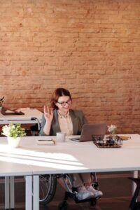 Photo, a person at a desk in an accessible public space